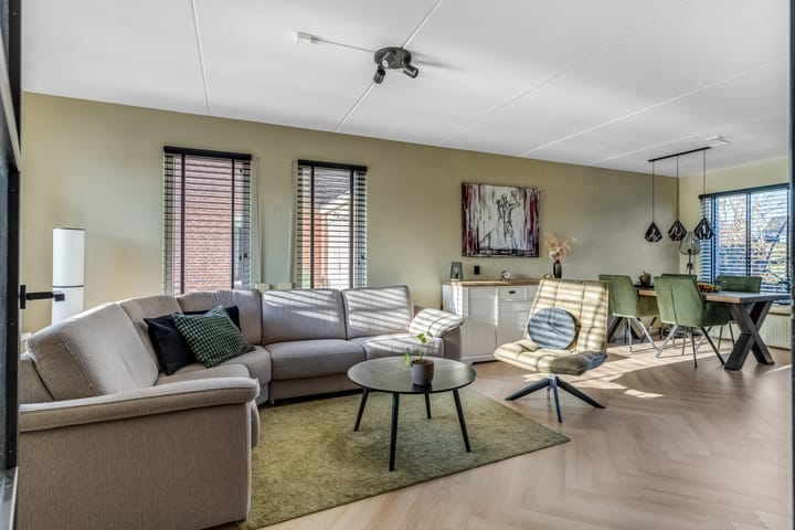 Foto 2 van Van Rooijenstraat 32