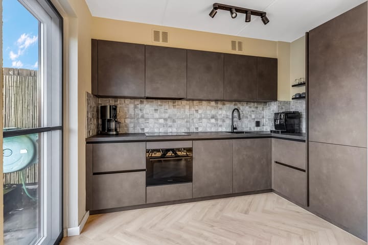 Foto 13 van Van Rooijenstraat 32