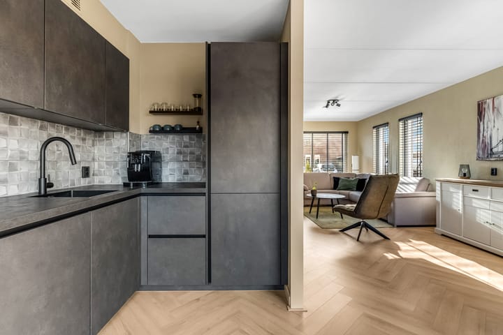 Foto 15 van Van Rooijenstraat 32