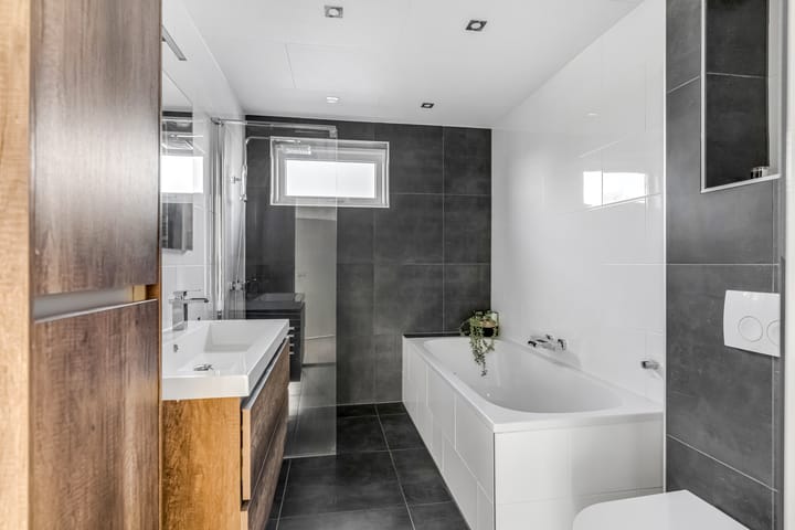 Foto 23 van Van Rooijenstraat 32