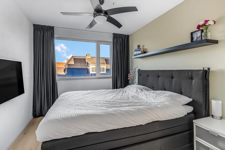 Foto 26 van Van Rooijenstraat 32