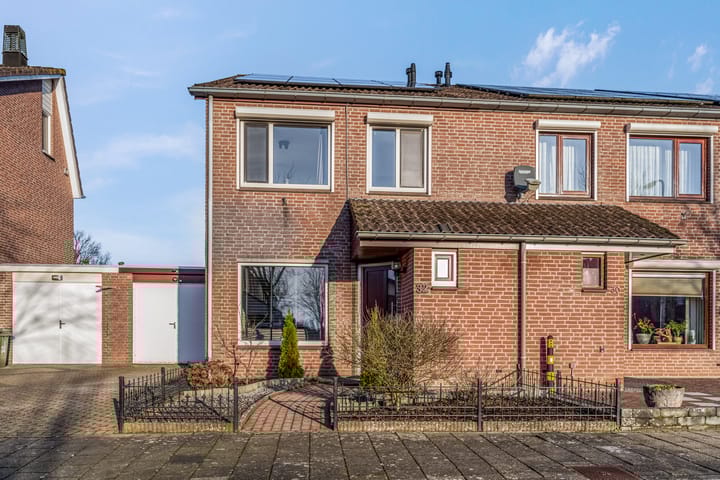 Foto 42 van Van Rooijenstraat 32