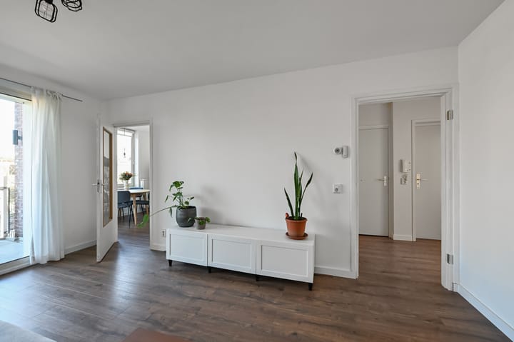 Photo 10 of Jan van Schaffelaarplantsoen 7-D