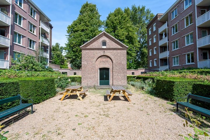 Photo 36 of Jan van Schaffelaarplantsoen 7-D