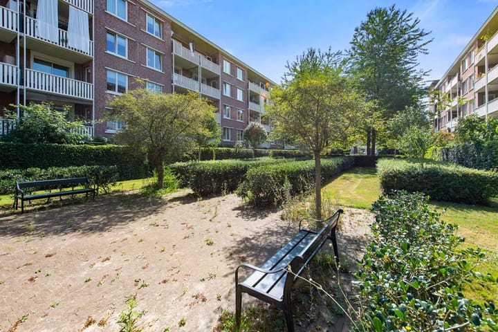 Photo 41 of Jan van Schaffelaarplantsoen 7-D