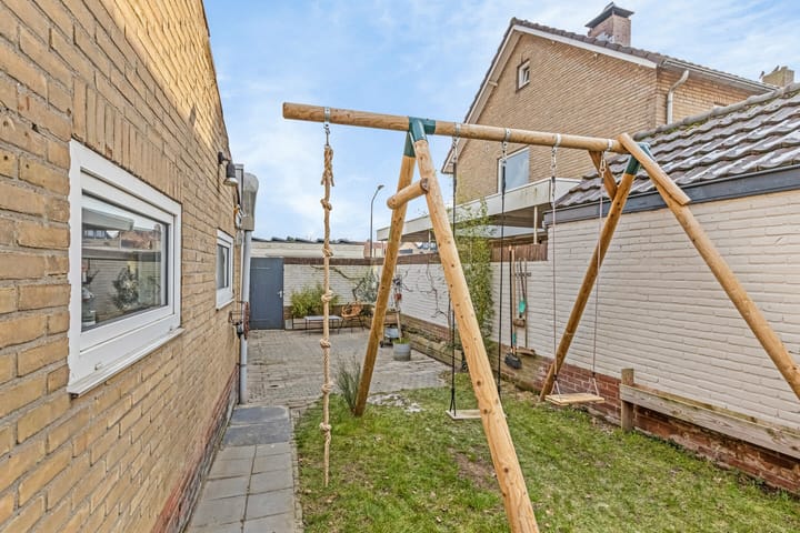 Foto 32 van Burgemeester Mensenstraat 9