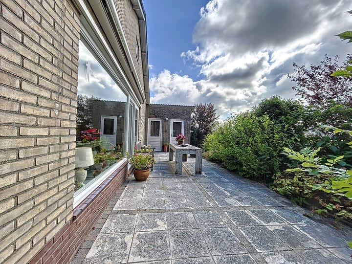 Photo 17 of Burgemeester J.C. Everaarslaan 27