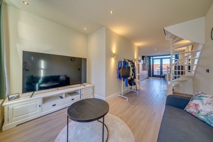 Photo 2 of Vijhestraat 15-A