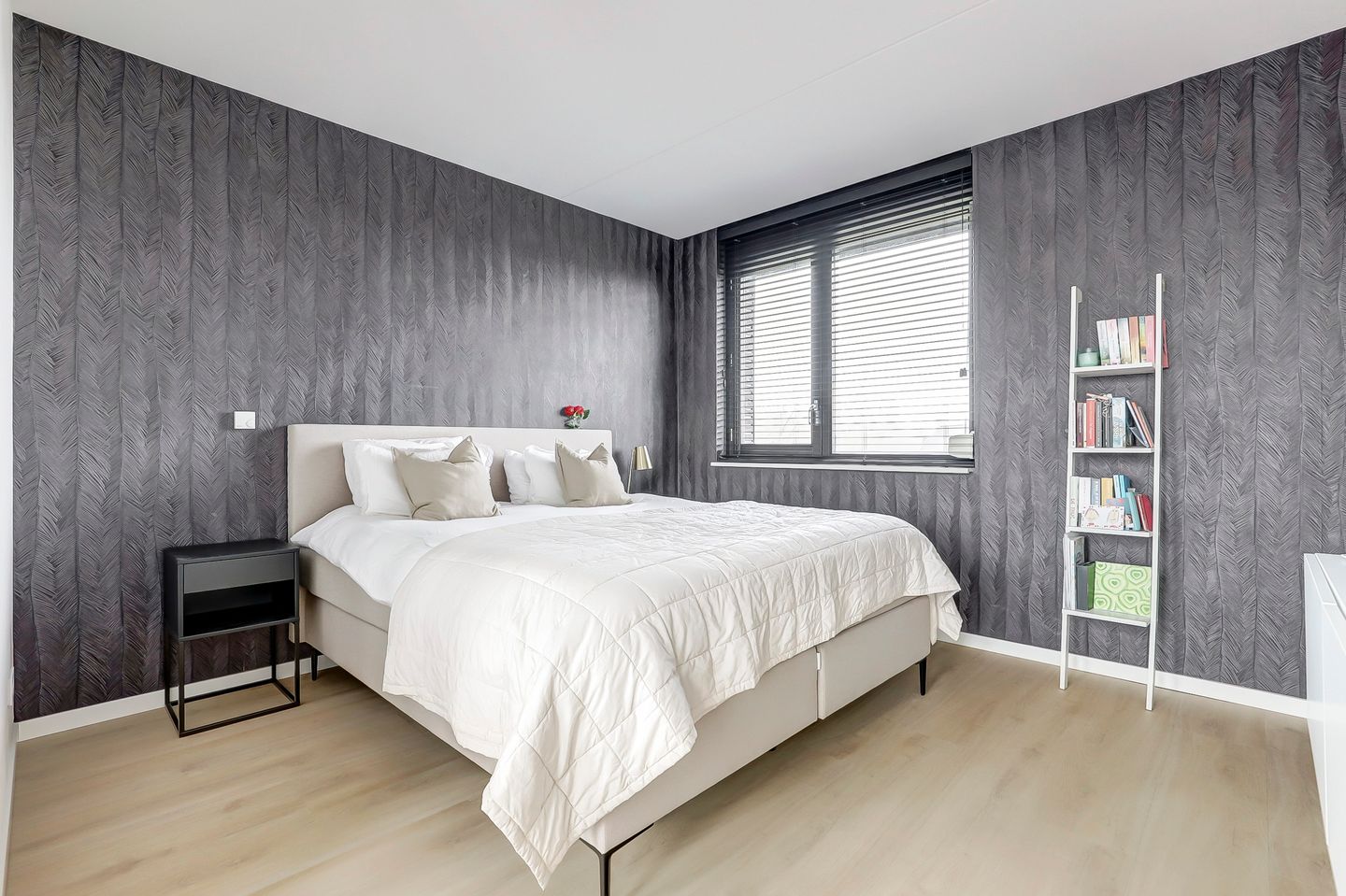 Foto 29 van John Denverlaan 57