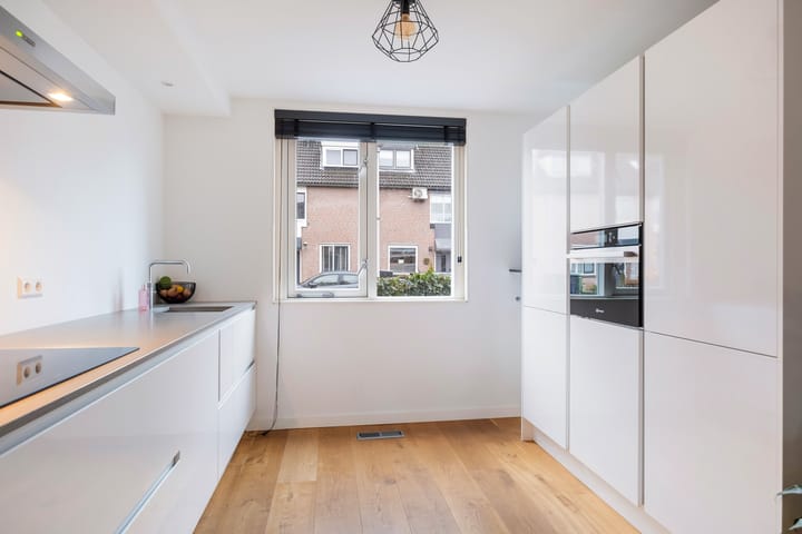 Photo 15 of Teenschillerlaan 8