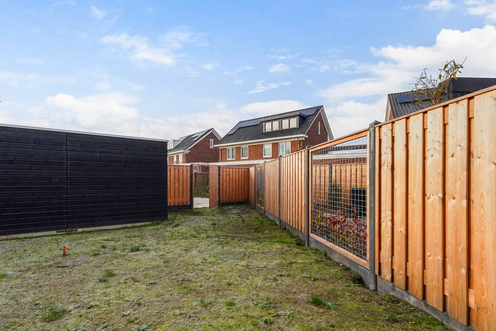 Photo 32 of Bunzing 10