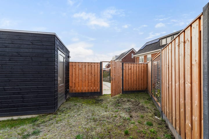 Photo 33 of Bunzing 10