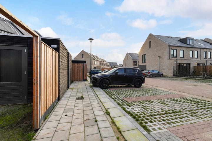 Photo 37 of Bunzing 10