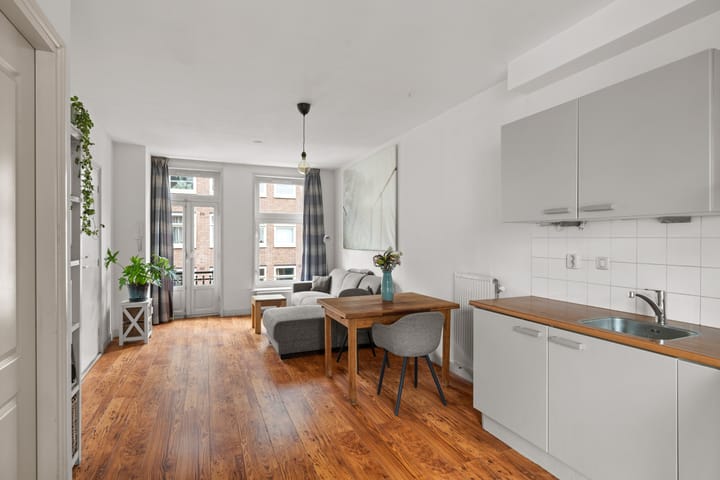 Foto 4 van Van Boetzelaerstraat 96-2