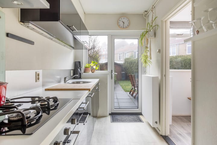 Photo 20 of Aert van der Neerstraat 67