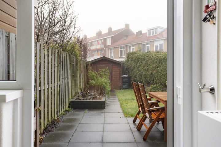 Photo 21 of Aert van der Neerstraat 67