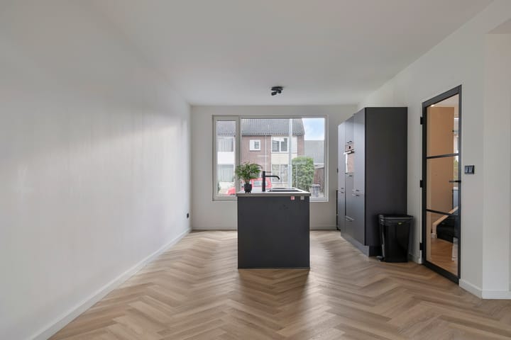 Foto 11 van Aeneaslaan 1