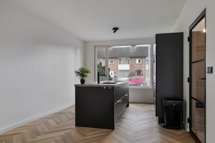 Foto 12 van Aeneaslaan 1