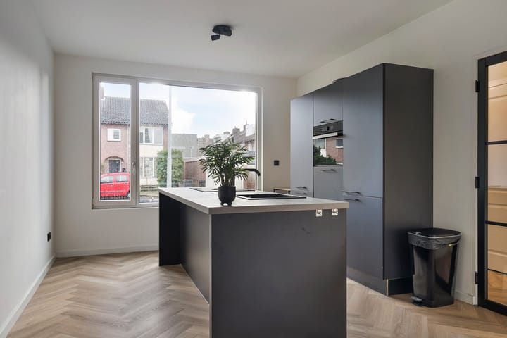 Foto 13 van Aeneaslaan 1