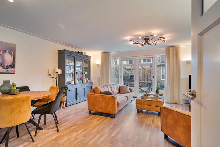 Photo 10 of Anna van Saksenstraat 28