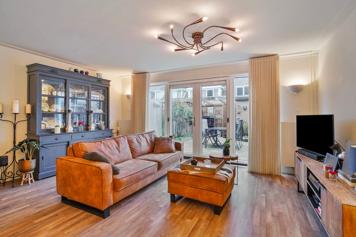 Photo 13 of Anna van Saksenstraat 28