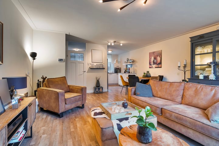 Photo 14 of Anna van Saksenstraat 28