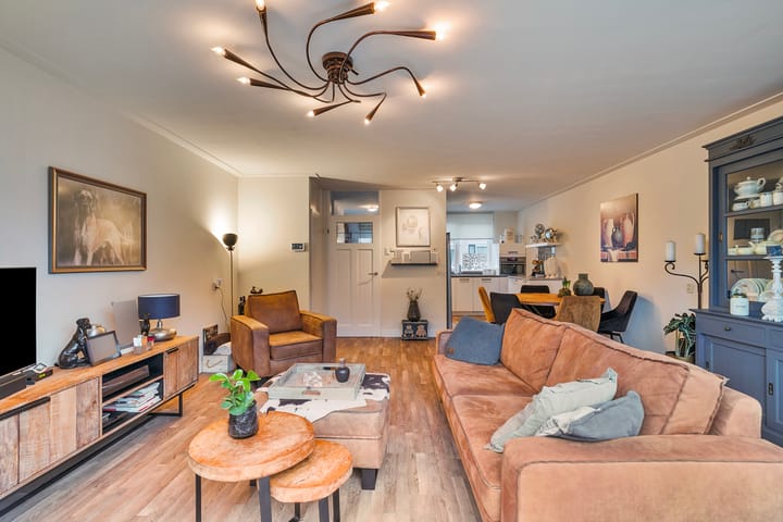 Photo 15 of Anna van Saksenstraat 28