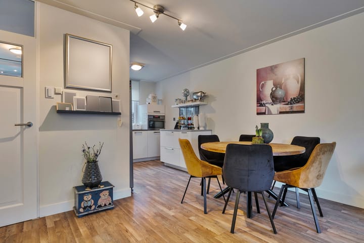 Photo 16 of Anna van Saksenstraat 28