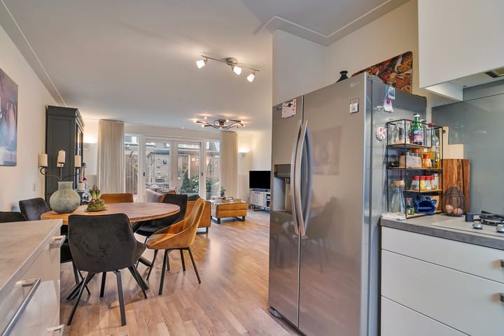 Photo 19 of Anna van Saksenstraat 28