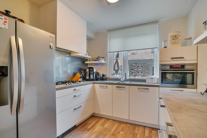 Photo 20 of Anna van Saksenstraat 28