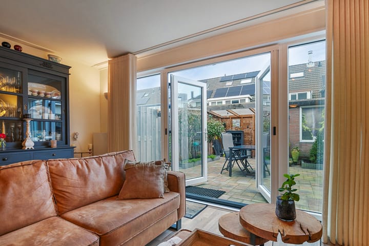 Photo 21 of Anna van Saksenstraat 28