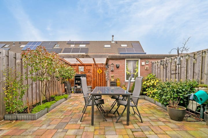 Photo 34 of Anna van Saksenstraat 28