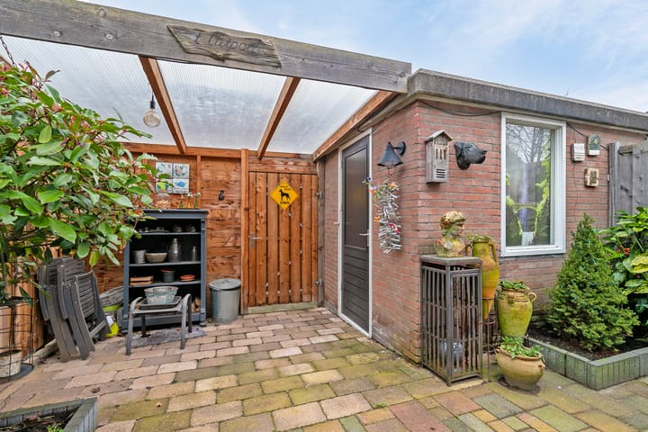 Photo 35 of Anna van Saksenstraat 28