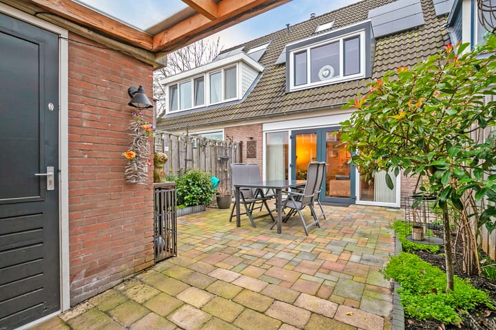 Photo 36 of Anna van Saksenstraat 28