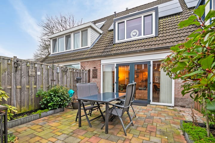 Photo 37 of Anna van Saksenstraat 28