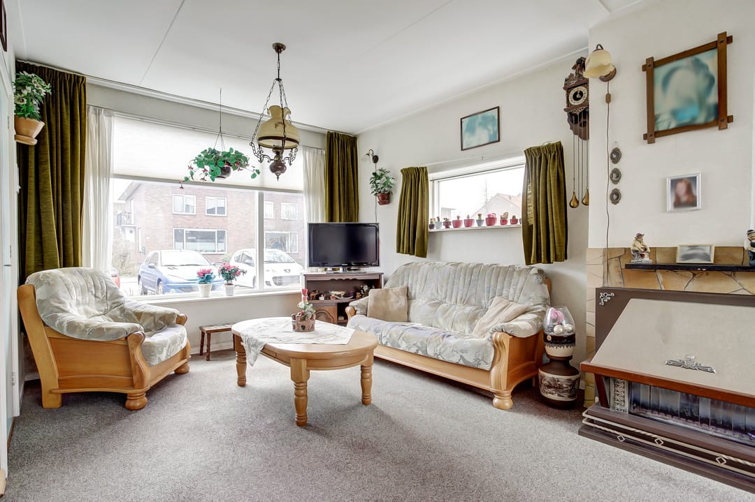 Photo 2 of Pastoor van Santestraat 18