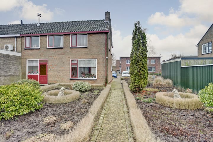 Foto 21 van Pastoor van Santestraat 18