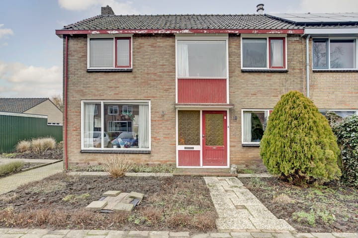 Foto 27 van Pastoor van Santestraat 18