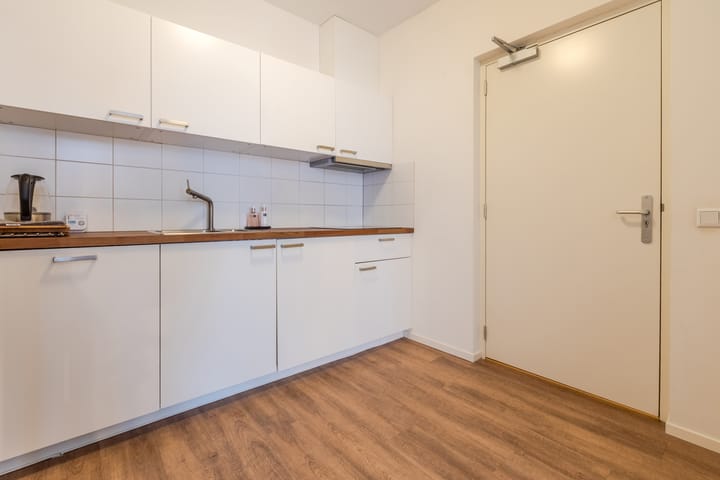 Photo 11 of Beijensstraat 4-A