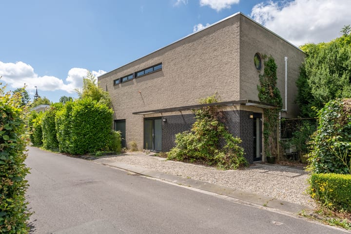 Foto 1 van Oscar Romerostraat 8