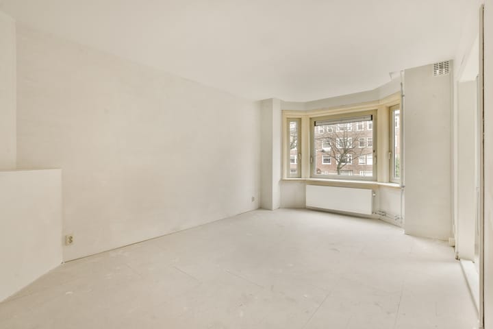 Foto 2 van Van Tuyll van Serooskerkenweg 42-1