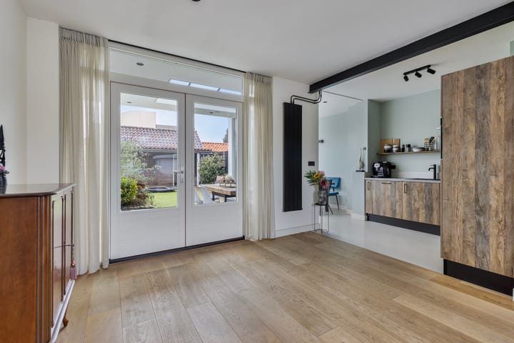 Photo 12 of Meidoornstraat 112