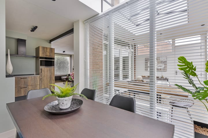 Photo 17 of Meidoornstraat 112