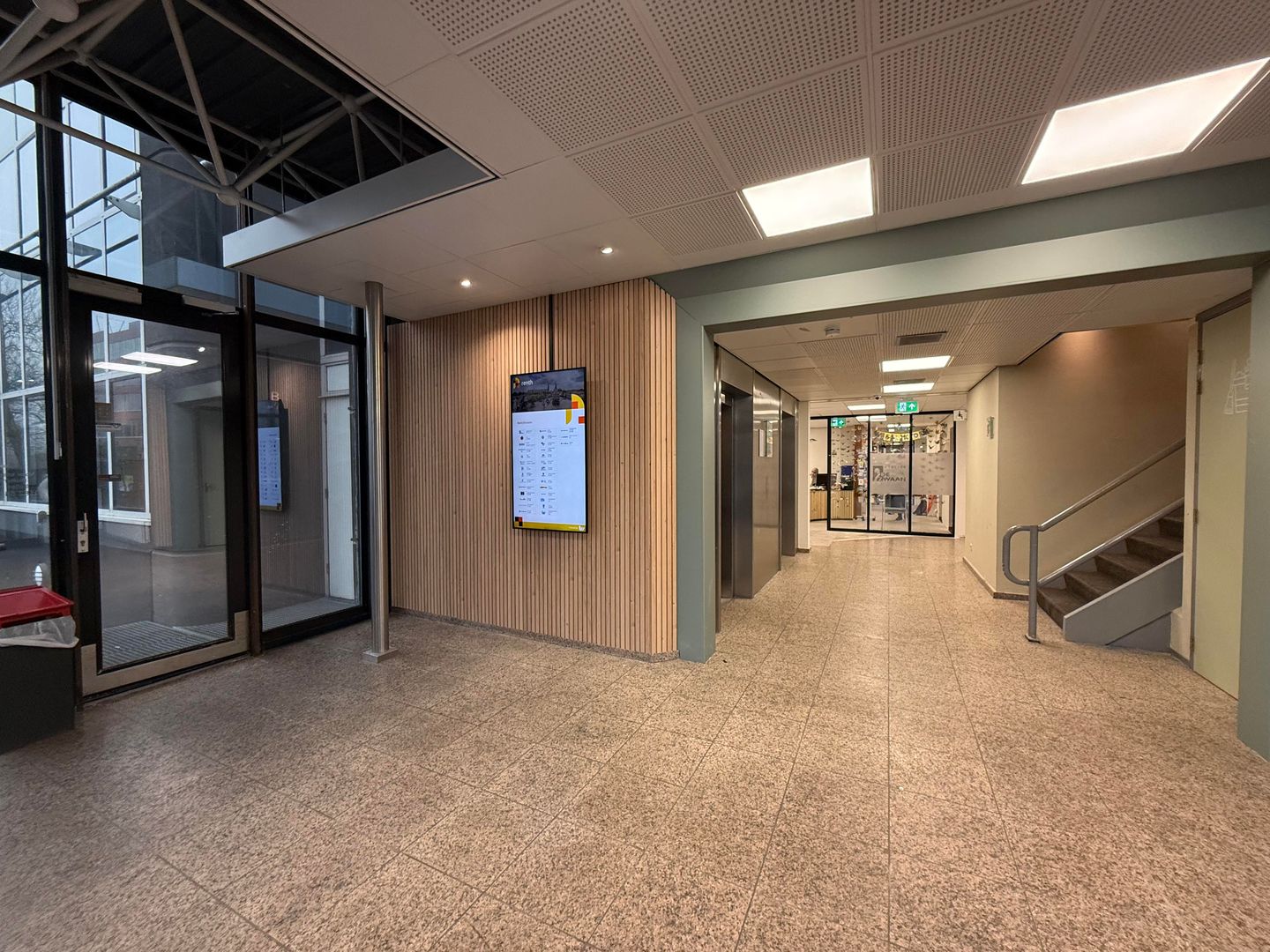 Bekijk foto 2 van Hanzeweg 14