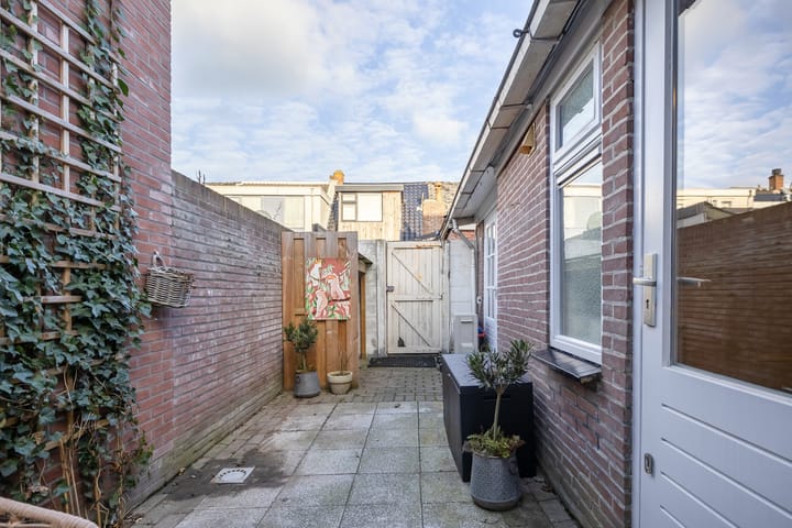 Photo 18 of Wilhelminastraat 47