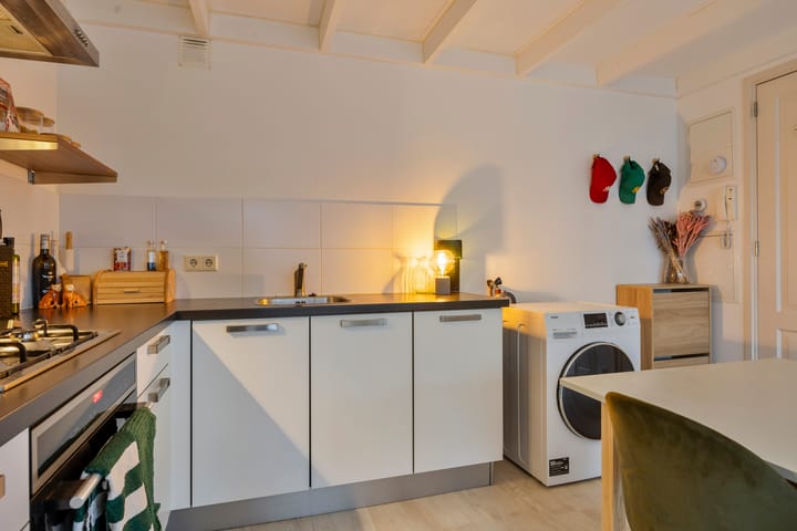 Photo 8 of Smetiusstraat 4-E