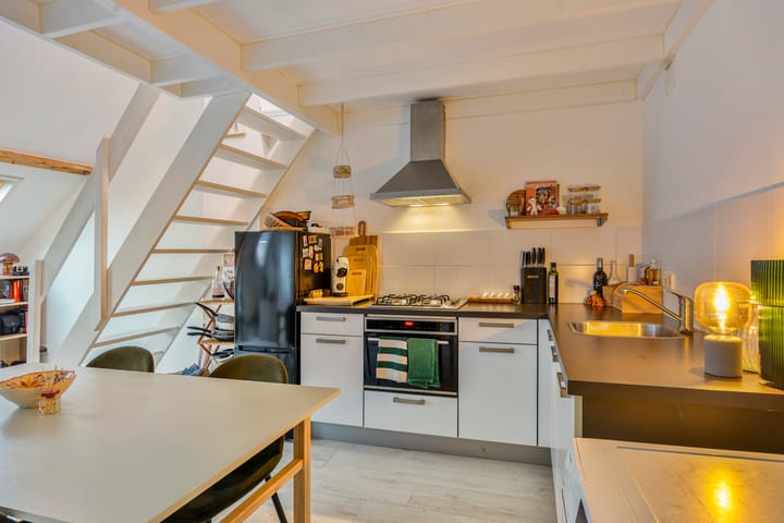 Photo 9 of Smetiusstraat 4-E