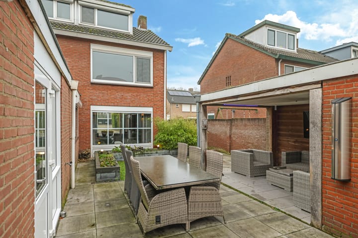 Foto 1 van Burgemeester Lewe van Aduardstraat 45