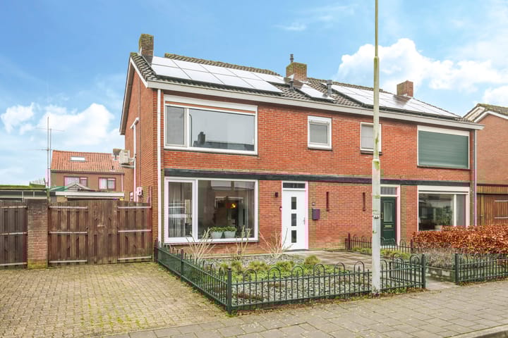 Foto 2 van Burgemeester Lewe van Aduardstraat 45