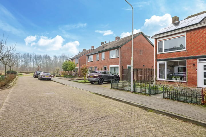 Foto 10 van Burgemeester Lewe van Aduardstraat 45